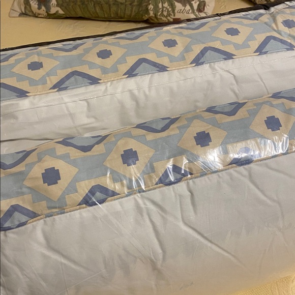 Pendleton Wool & Cotton Pillow - White and Cream, includes 2 pillows - Picture 2 of 5